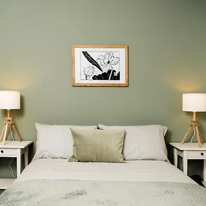 Alice's Stay: Parking + Close To The Motor Point Arena Holiday home