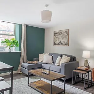 Spacious 2 Bedroom - Great Location Apartment