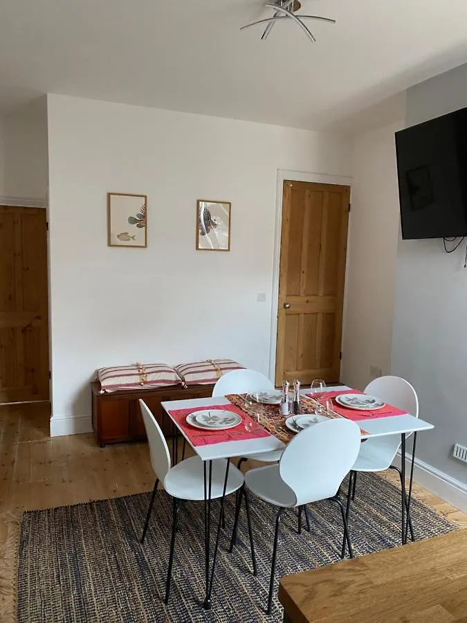 Comfortable 2 Bedroom Home From Home With Parking Nottingham 0*,  United Kingdom