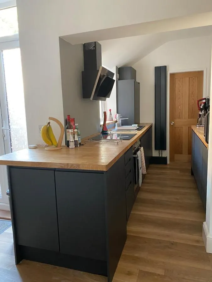 Holiday home Comfortable 2 Bedroom Home From Home With Parking Nottingham